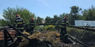 NEWS ALERT: (FOTO) Tragedie în Comănești. Un bărbat a fost găsit mort după un incendiu izbucnit la o casă! Două femei au suferit atacuri de panică