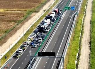 (VIDEO) Moment istoric pentru Bacău: orașul, legat de Capitală prin autostradă. S-a deschis circulația pe A7 până la Bacău