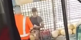 (VIDEO) Caz revoltător în județul Bacău: un echipaj de pe salvare a fost filmat când oprește să facă piața cu un copil bolnav în autospecială. DSU face verificări