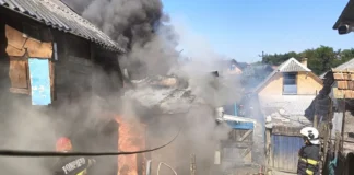 ULTIMA ORĂ: (FOTO) Deflagrație urmată de incendiu: Un bărbat a suferit arsuri, o femeie a făcut atac de panică. Pagube însemnate, ISU Bacău a intervenit cu mai multe autospeciale