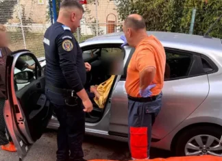 (FOTO) Bărbat găsit căzut lângă mașină, în Onești. Jandarmii băcăuani i-au acordat primul ajutor