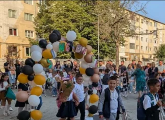 (VIDEO) Începe școala. Mesajul polițiștilor de siguranță școlară din cadrul IPJ Bacău pentru elevi, părinți și profesori