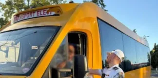 (FOTO) Șoferul unui microbuz cu 14 elevi, prins băut la volan chiar în prima zi de școală