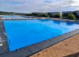 Ștrandul Municipal Onești se închide. Joi este ultima zi de scăldat din acest sezon