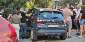 ULTIMA ORĂ: (FOTO) Accident rutier în Bacău: victimă încarcerată după impactul dintre două mașini