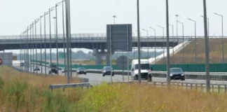 (VIDEO) A7 București-Bacău, 286 de kilometri în 2 ore și 11 minute. Problema care îi așteaptă pe șoferi pe autostradă: lipsesc benzinăriile și spațiile de servicii