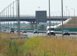 (VIDEO) A7 București-Bacău, 286 de kilometri în 2 ore și 11 minute. Problema care îi așteaptă pe șoferi pe autostradă: lipsesc benzinăriile și spațiile de servicii