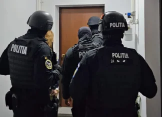 (FOTO) Percheziții în Bacău, în alte 6 județe și în București într-un dosar de înșelăciune cu aparate self-pay. Schema care ar fi produs un prejudiciu de 80.000 de lei