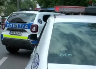 NEWS ALERT: Bătaie între patru adolescente de 14 ani, pe o stradă din Bacău. Agresiunea a fost filmată și a ajuns pe Facebook, polițiștii au deschis dosar penal