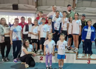 (FOTO) Viitorul atletismului din Onești: Victor Bălănică, Darius Vîlcu și Ștefan Puluc au făcut legea în Sala „Doina Melinte”