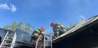 NEWS ALERT: (FOTO) Incendiu puternic în Moinești. O casă a fost cuprinsă de flăcări