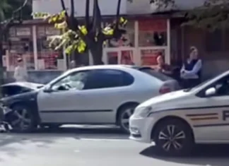 (VIDEO) Accident în lanț în Bacău. Mai multe persoane ar fi fost rănite după un carambol care a implicat mai multe mașini