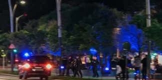 (FOTO) Intervenție în forță a jandarmilor din Bacău: Bărbat încătușat după ce a atacat ușa unei farmacii și a terorizat pietonii