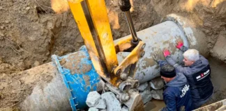 ULTIMA ORĂ: (FOTO) Program special la apă în Bacău: CRAB a terminat reparația la conducta de la Valea Uzului, dar restricțiile continuă