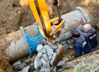 ULTIMA ORĂ: (FOTO) Program special la apă în Bacău: CRAB a terminat reparația la conducta de la Valea Uzului, dar restricțiile continuă
