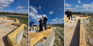 (FOTO) Renașterea unui schit cu trei secole de istorie, în județul Bacău: Au început lucrările la noua biserică din lemn de la Lapoș, Dărmănești