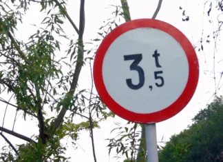 (FOTO) Încă un pod cu probleme în Bacău: A intrat sub restricție de tonaj și se pregătește expertiza pentru reabilitare