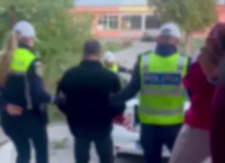 (FOTO) Accident cu fugă de la locul faptei în judeţul Bacău. Motociclist minor, reținut