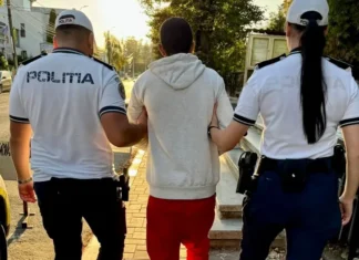 (FOTO) Teribilism total în județul Bacău: A furat o mașină, s-a urcat beat și fără permis la volan și a băgat un om în spital!