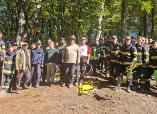 (FOTO) Incendiul din pădure de la Dofteana a fost lichidat după 7 zile de luptă cu flăcările. Pompierii au cărat apa pe jos, pe pante abrupte
