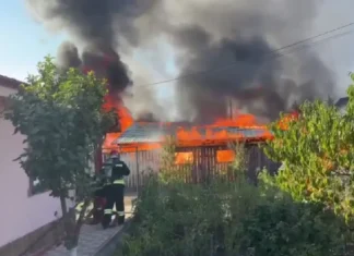 NEWS ALERT: (VIDEO) Magazie făcută scrum în Onești. Pompierii au stabilit cauza incendiului violent de pe Calea Mărășești