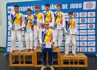 (FOTO) Echipa de judo U18 a CSM Bacău a devenit campioană națională! Tinerii judoka băcăuani au cucerit aurul după o evoluție impresionantă