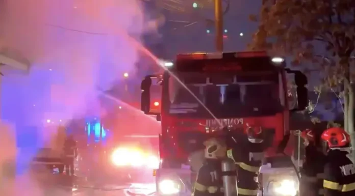 NEWS ALERT: Incendiu la o casă în comuna Livezi! Pompierii din Onești intervin cu două autospeciale