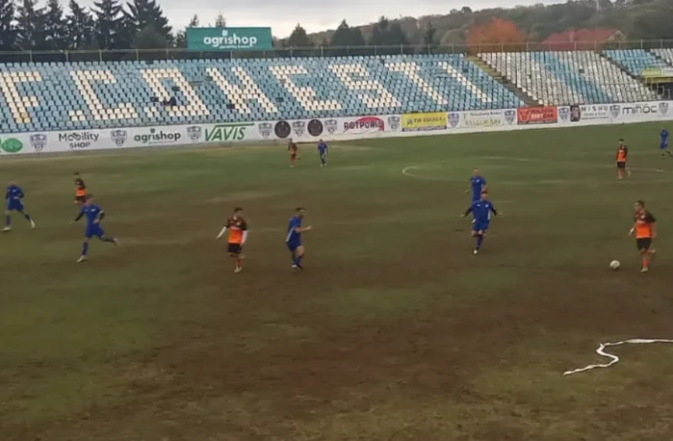 NEWS ALERT: (FOTO) FC Onești câștigă derby-ul cu CSO Buhuși, deși a jucat în inferioritate numerică
