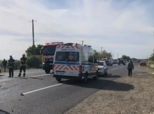 NEWS ALERT: Grav accident rutier pe DN2-E85, în Răcăciuni, județul Bacău. Trei persoane rănite, transportate de urgență la spital