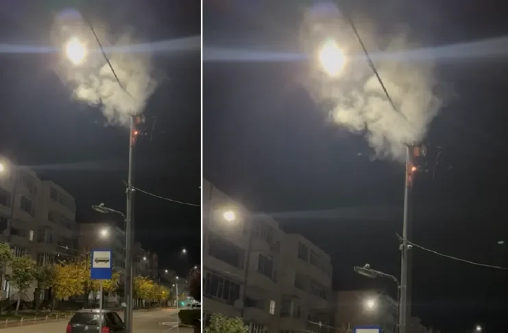 NEWS ALERT: (VIDEO) Scântei și flacără la un stâlp de electricitate din Moinești. A fost apelat 112
