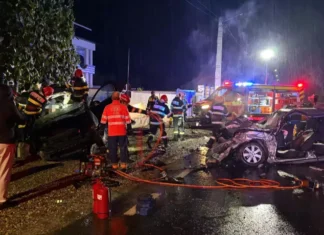 ULTIMA ORĂ: (FOTO) Atenție la volan! Ploaia și carosabilul umed îngreunează circulația. Trei oameni au murit într-un accident cumplit, pe DN67