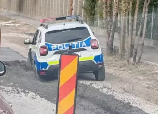 (FOTO) Mașină de Poliție, blocată în betonul proaspăt turnat pe DN13. Reacția polițiștilor