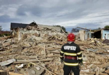 (VIDEO) Explozie devastatoare în Vrancea: trei imobile rase de pe fața pământului, alte șapte case avariate și o victimă intubată. Momentul deflagrației, surprins de camere. Suflul s-a auzit de la 2 kilometri