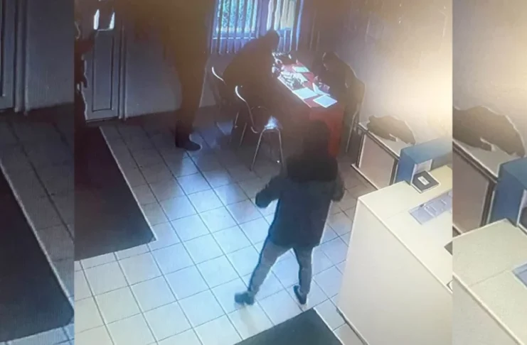 (FOTO) Tânăr din Onești, prins la cerșit în scaun cu rotile în Iași, la Sfânta Parcheva! S-a vindecat „miraculos” și a făcut scheme de karate în fața polițiștilor